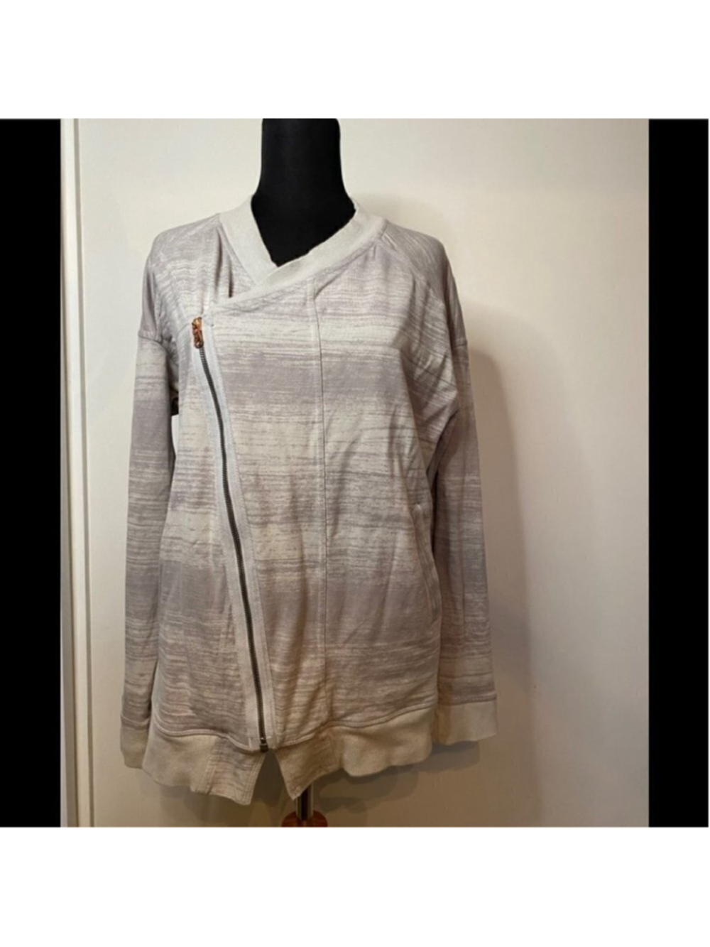 lululemon Mula Bundle Wrap Righteous Stripe Silver Spoon / Silver Spoon sz 6